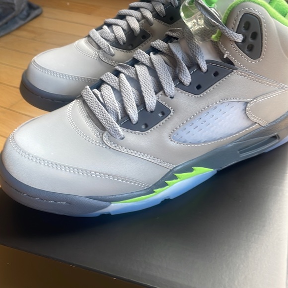 - AUTHENTIC RARE KIDS JORDAN RETRO SILVER GREEN GREY SNEAKERS *NIB* SIZE 7Y - Picture 12 of 16